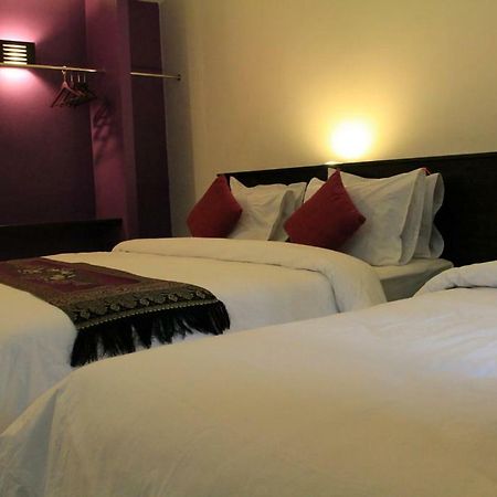 Sri Chumphon Hotel Kültér fotó